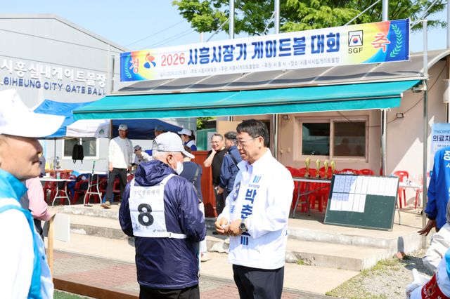 조국혁신당 박춘호 시흥시의원이 체육행사에 참석해 선거운동을 하고 있다. 박춘호 시흥시의원 선거사무소 제공