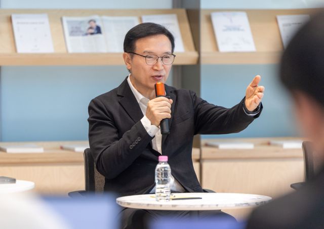 임태희 경기도교육감이 27일 경기도교육청에서 기자회견을 갖고 인사말을 하고 있다. 경기도교육청 제공