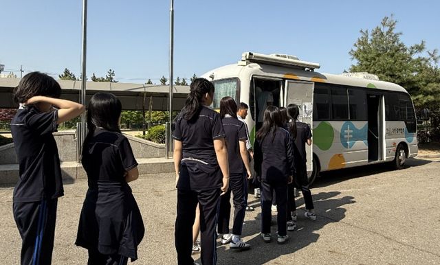시흥시보건소의 찾아가는 결핵 이동검진 모습. 시흥시 제공