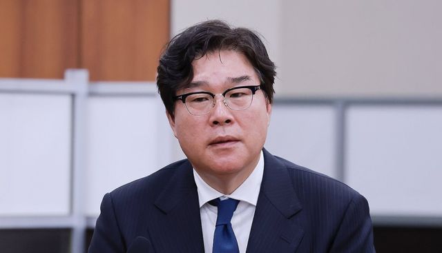 28일 국회 윤석열 정권 정치검찰 조작기소 의혹 사건 진상규명 국정조사특별위원회 제11차 전체회의에서 열린 종합 청문회에 김성태 전 쌍방울 회장이 증인으로 출석해 의원 질의에 답하고 있다. 연합뉴스