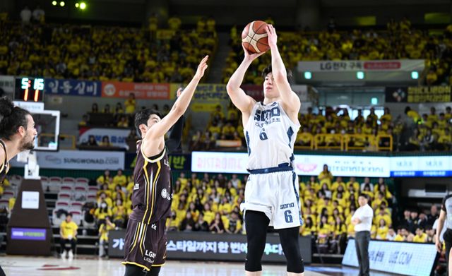 고양 소노의 에이스 이정현(오른쪽). KBL 제공