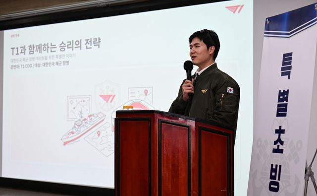 인방사 강당에서 안웅기 T1 COO가 초빙강연을 하고 있다. 인방사 제공