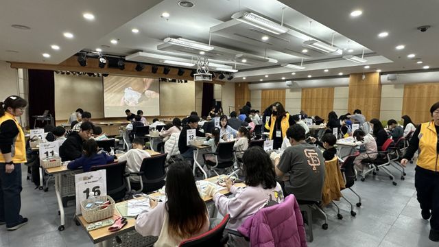 3D펜 창작메이킹 진행 모습. 과천시 제공