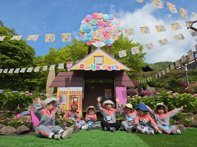 쉬자파크에서 기념사진을 촬영하는 어린이들. 양평군 제공