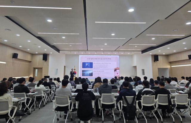 안양과천교육지원청은 29일 지역내 학교운동부 육성교 관계자 100여명을 대상으로 ‘2026 안양과천 학교운동부 관계자 대상 연수’를 실시했다. 안양과천교육지원청 제공.