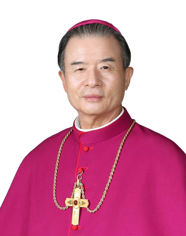 천주교 수원교구장 이용훈 주교.