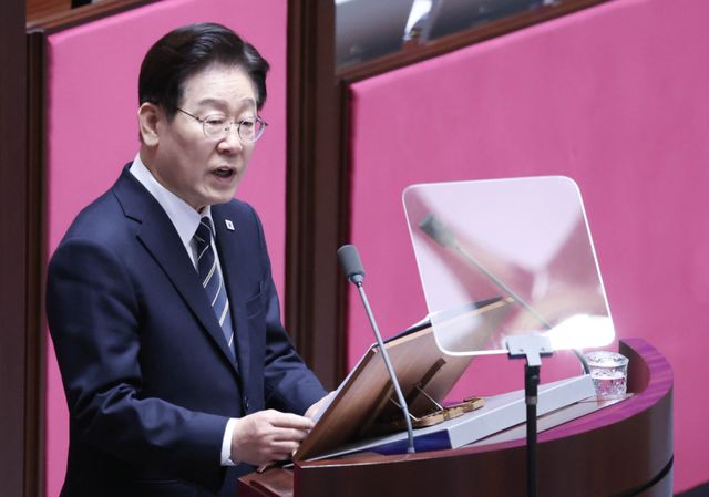 이재명 대통령이 2일 국회에서 2026 추가경정예산안 시정연설을 하고 있다. 연합뉴스