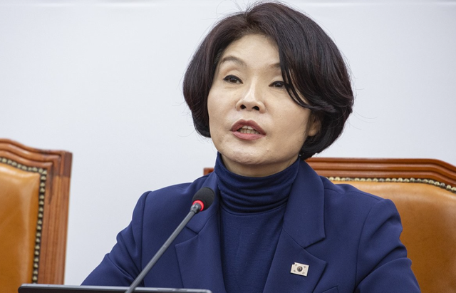 정책조정회의에서 발언하는 한정애 정책위의장. 연합뉴스