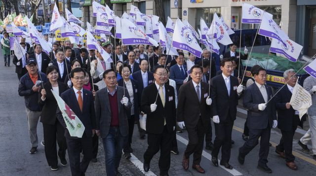 시민 모두가 함께 즐기는 '2026 수원 부활절 대축제' [포토뉴스]