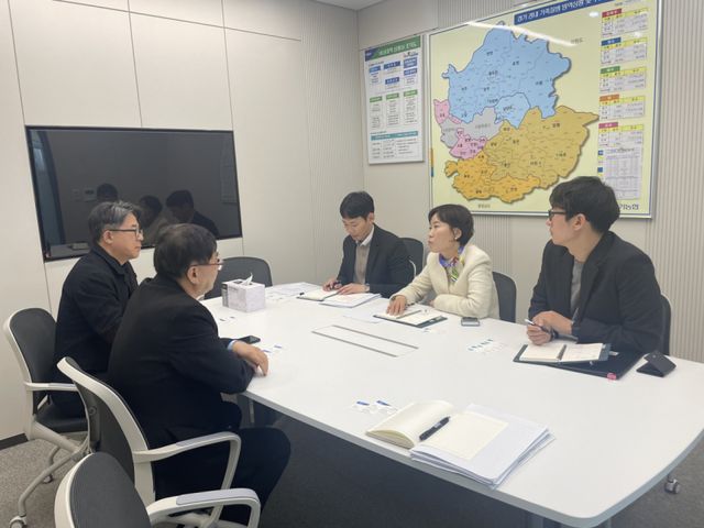 경기도가 중동 전쟁 장기화로 따른 에너지·비료·물류비 상승 등으로 피해가 우려되는 농어민을 위해 비상대응반을 가동한다. 경기도 제공