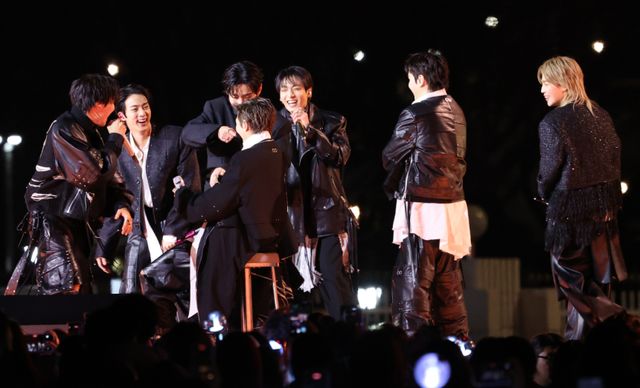 그룹 방탄소년단(BTS)이 3월21일 서울 광화문 광장에서 정규 5집 ‘아리랑(ARIRANG)’ 발매를 기념해 무료 공연 'BTS 컴백 라이브: 아리랑'(BTS THE COMEBACK LIVE｜ARIRANG)을 열고 있다. 연합뉴스