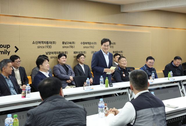 김동연 더불어민주당 경기도지사 경선 후보가 6일 수원 서부 버스 공영차고지에서 열린 현장 간담회에서 발언하고 있다. 김동연 달달캠프 제공