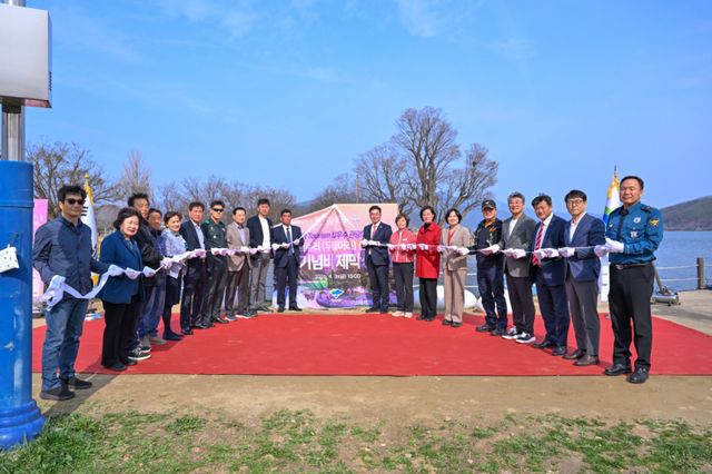 양평군은 3일 양서면 양수리 두물머리 일원에서 양수리 선정 기념비 제막식을 개최했다. 양평군 제공