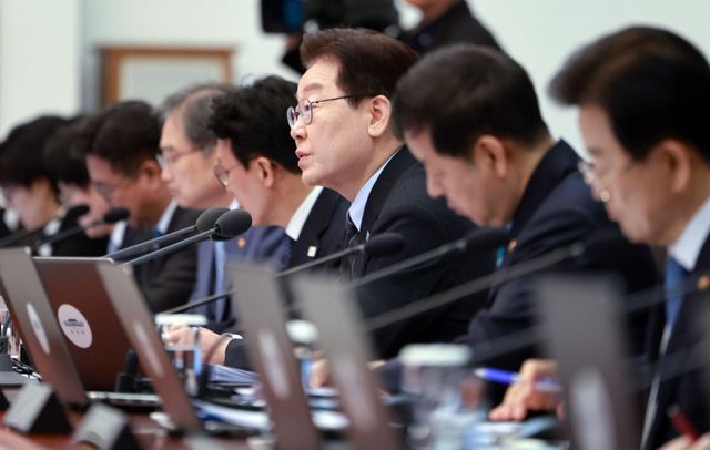 이재명 대통령이 6일 청와대에서 열린 국무회의 겸 비상경제점검회의에서 발언하고 있다. 연합뉴스