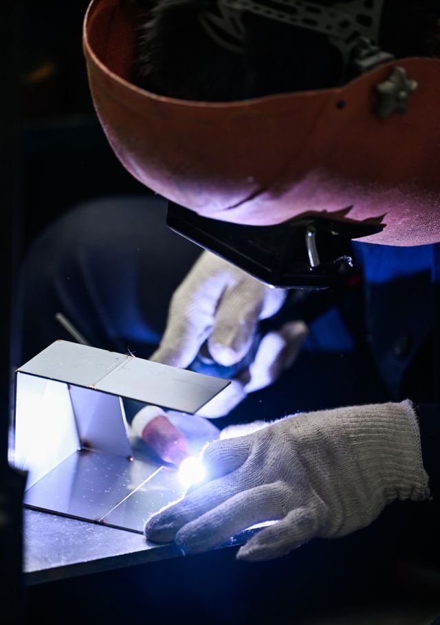 6일 오후 안산공업고등학교에서 열린 '2026 경기도 기능경기대회'에서 용접 부문에 참여한 학생들이 기량을 뽐내고 있다. 오는 10일까지 남양주고, 김포과학기술고, 삼일공고 등 8개 경기장에서 50개 직종에 총 475명 선수가 참가해 실력을 겨룰 예정이다. 우수상 이상 입상자에게는 오는 8월 개최되는 ‘2026 제61회 인천광역시 전국기능경기대회’에 경기도 대표 선수로 출전할 수 있는 자격이 부여된다.