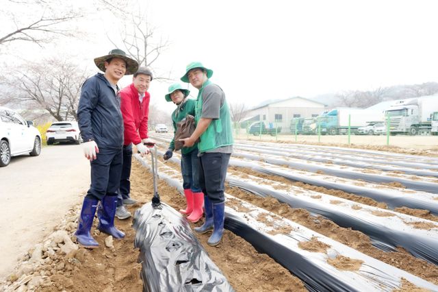 광주시 오포2동은 3일 ‘사랑의 감자 심기’ 행사를 진행했다. 광주시 제공