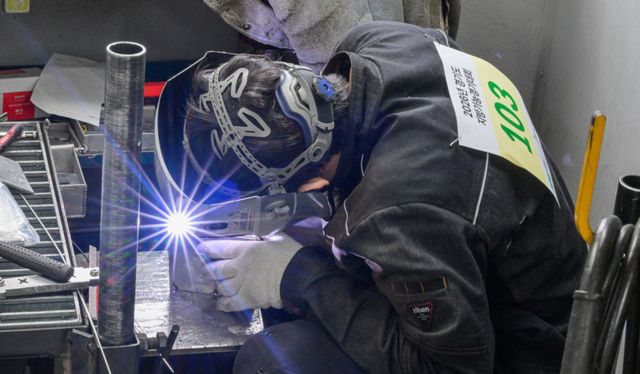 6일 오후 안산공업고등학교에서 열린 '2026 경기도 기능경기대회'에서 용접 부문에 참여한 학생들이 기량을 뽐내고 있다. 오는 10일까지 남양주고, 김포과학기술고, 삼일공고 등 8개 경기장에서 50개 직종에 총 475명 선수가 참가해 실력을 겨룰 예정이다. 우수상 이상 입상자에게는 오는 8월 개최되는 ‘2026 제61회 인천광역시 전국기능경기대회’에 경기도 대표 선수로 출전할 수 있는 자격이 부여된다.