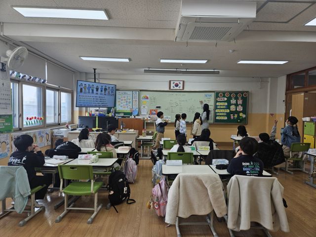 부천시가 3일 덕산초등학교에서 학급으로 찾아가는 장애인권보장교육을 열었다. 부천시 제공