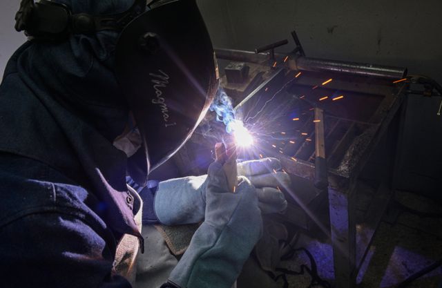 6일 오후 안산공업고등학교에서 열린 '2026 경기도 기능경기대회'에서 용접 부문에 참여한 학생들이 기량을 뽐내고 있다. 오는 10일까지 남양주고, 김포과학기술고, 삼일공고 등 8개 경기장에서 50개 직종에 총 475명 선수가 참가해 실력을 겨룰 예정이다. 우수상 이상 입상자에게는 오는 8월 개최되는 ‘2026 제61회 인천광역시 전국기능경기대회’에 경기도 대표 선수로 출전할 수 있는 자격이 부여된다.