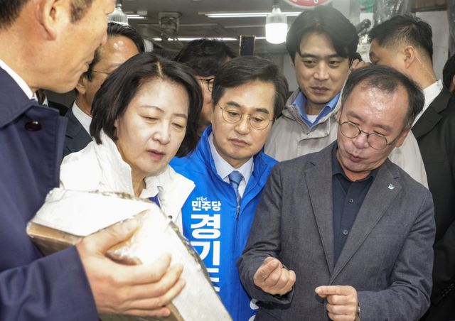 더불어민주당, 정청래 당대표, 경기도지사 예비후보들과 못골종합시장 방문 [포토뉴스]