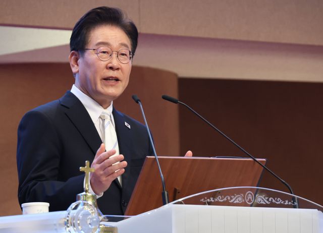 이재명 대통령이 5일 서울 여의도순복음교회에서 열린 부활절 연합예배에서 축사하고 있다. 연합뉴스