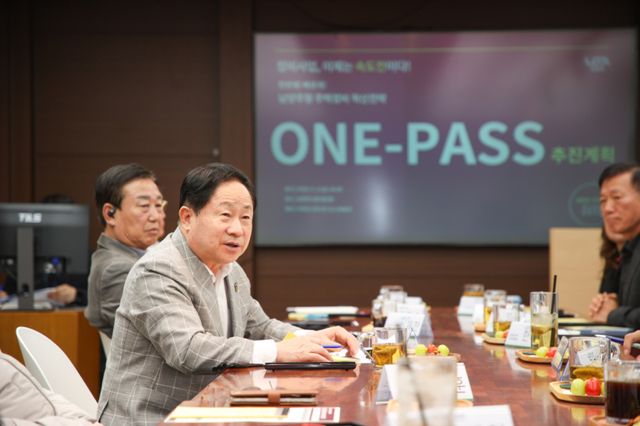 남양주시가 시청 목민방에서 관내 재개발·재건축 정비사업 조합장 및 추진위원장들과 간담회를 개최했다. 남양주시 제공