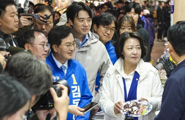 더불어민주당, 정청래 당대표, 경기도지사 예비후보들과 못골종합시장 방문 [포토뉴스]
