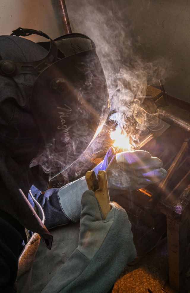 6일 오후 안산공업고등학교에서 열린 '2026 경기도 기능경기대회'에서 용접 부문에 참여한 학생들이 기량을 뽐내고 있다. 오는 10일까지 남양주고, 김포과학기술고, 삼일공고 등 8개 경기장에서 50개 직종에 총 475명 선수가 참가해 실력을 겨룰 예정이다. 우수상 이상 입상자에게는 오는 8월 개최되는 ‘2026 제61회 인천광역시 전국기능경기대회’에 경기도 대표 선수로 출전할 수 있는 자격이 부여된다.