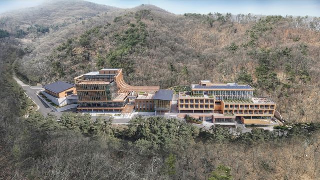 광주시가 시 전체 면적의 65.5%에 달하는 방대한 산림 자원을 산림 복지와 목재 문화를 중심으로 4대 거점을 구축, 총 24개 중점사업을 단계적으로 추진한다. 사진은 ‘탄소중립 목재 교육종합센터’ 조감도. 광주시 제공