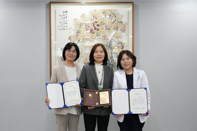 (사진 왼쪽부터)분당제생병원 51병동 안윤경 과장, 고객만족실 서예숙 팀장, 이원희 과장. 분당제생병원 제공