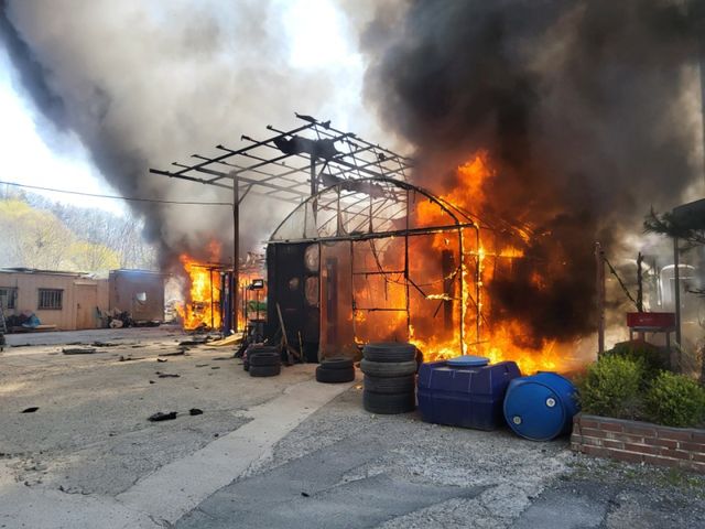 용인 수지구 동천동 컨테이너 화재현장. 용인서부소방서 제공