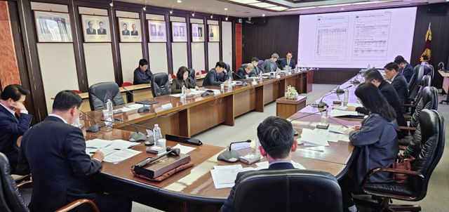 인천지역인적자원개발위원회는 최근 인천상공회의소에서 ‘제84차 인천지역인적자원개발위원회’를 열고 지역 산업 경쟁력 강화를 위한 주요 안건을 심의·의결했다. 인천인자위 제공