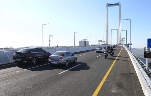 인천 청라하늘대교에서 차량이 달리고 있다. 인천경제청 제공