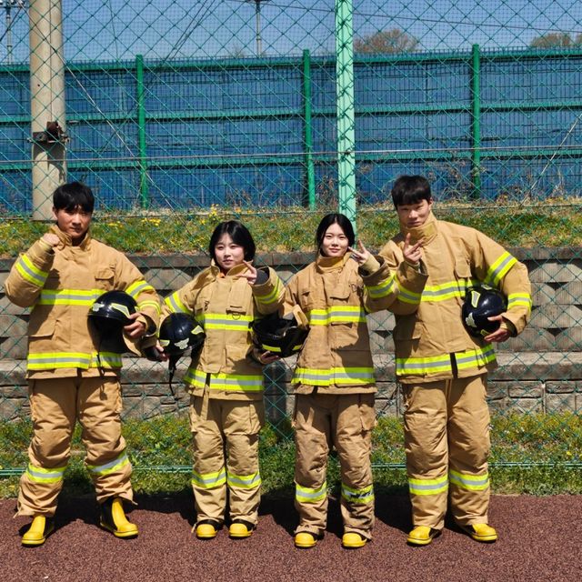 8일 열린 제7회 경기도 북부 의용소방대 소방기술경연대회에서 4인조법 공동 2위를 차지한 서정대학교 소방안전관리과 대학생 전문의용소방대의 모습. 서정대 제공