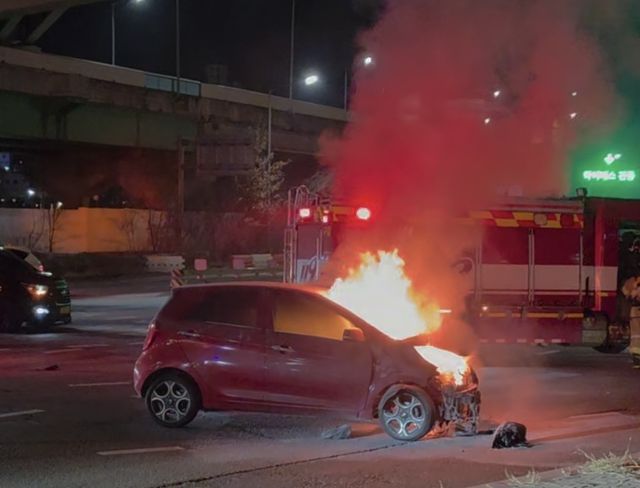 지난달 20일 오후 11시50분께 용인시 기흥구 수원신갈 톨게이트 인근에서 차량 2대가 충돌하는 사고가 발생했던 현장 모습. 최대광씨 제공