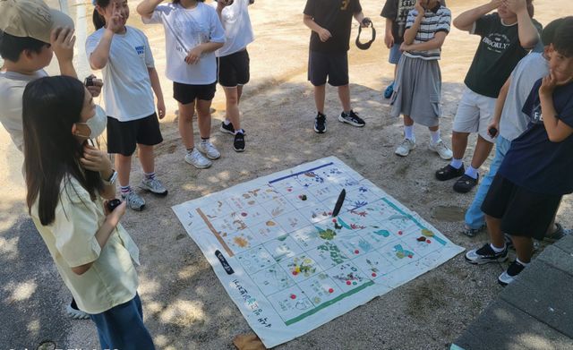 4색 빙고 보자기를 활용한 생태놀이. 부천시 제공