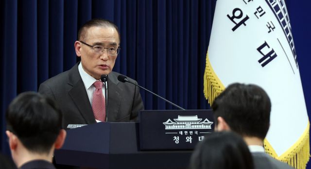 위성락 국가안보실장이 11일 청와대에서 호르무즈 해협에서 피격당한 HMM 나무호 관련 기자간담회를 하고 있다. 연합뉴스