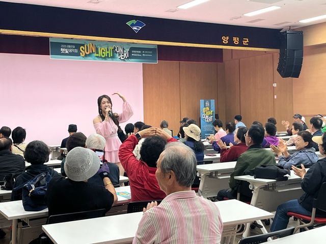 양평군노인복지관은 지난 8일 복지관 이용 어르신 600여명과 함께 기념행사를 개최했다. 양평군 제공