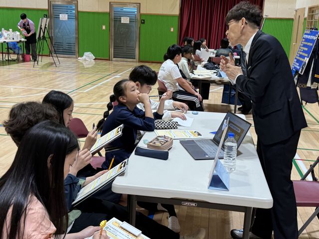상수초 강당에서 열린 학부모 직업특강에서 학생들이 직업에 대해 질문하고 있다. 상수초 제공
