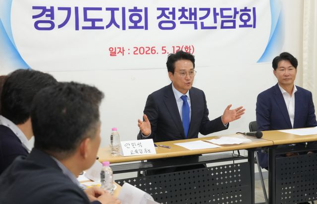 안민석 경기도교육감 후보가 12일 오후 의정부시 의정부역 지하상가 문화공간에서 열린 '한국유치원총연합회 경기도지회 정책간담회'에서 자신의 교육 철학에 대해 설명하고 있다. 홍기웅기자
