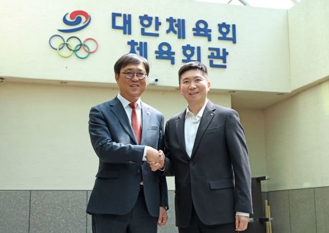 최휘영 문체부 장관(왼쪽)과 유승민 대한체육회장. 문화체육관광부 제공