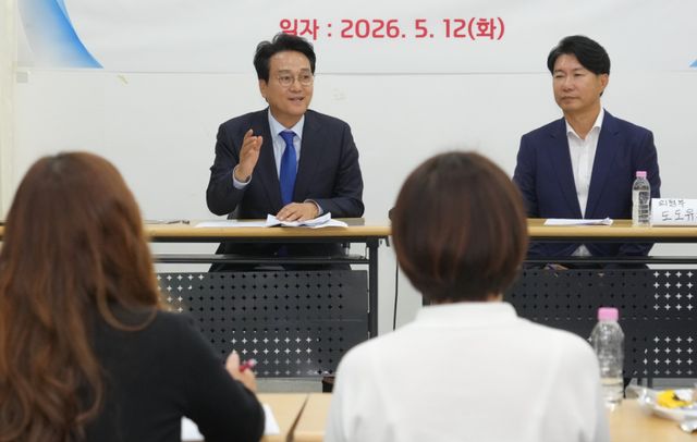 안민석 경기도교육감 후보가 12일 오후 의정부시 의정부역 지하상가 문화공간에서 열린 '한국유치원총연합회 경기도지회 정책간담회'에서 자신의 교육 철학에 대해 설명하고 있다. 홍기웅기자