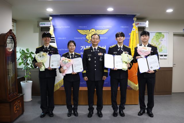 가평소방서가 4월 한 달간 현장활동과 소방업무 분야에서 탁월한 성과를 거둔 소방공무원 4명에게 자체 모범공무원 표창장을 수여했다. 가평소방서 제공