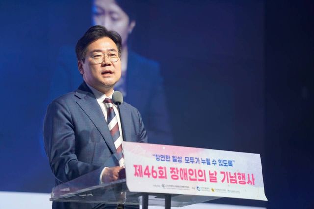 더불어민주당 박찬대 인천시장 예비후보가 생애주기별 맞춤형 주택공급과 원도심 복합개발을 골자로 한 주거공약을 발표했다. 당찬캠프 제공