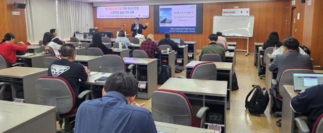 인천상공회의소 인천FTA통상진흥센터가 13일 본사 교육장에서 참여기업을 대상으로 ‘화장품 산업 특화 FTA 교육’을 하고 있다. 인천상의 제공
