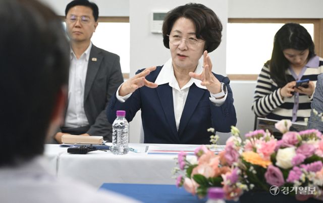 더불어민주당 추미애 경기도지사 후보가 13일 평택시 성세아이들병원에서 열린 ‘경기 달빛어린이병원 현안 관련 간담회’에서 발언을 하고 있다.