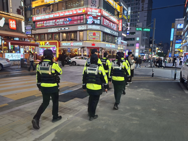 경기남부경찰청은 수원 인계박스 일대 불법 호객행위 집중단속을 진행했다. 남부청 제공