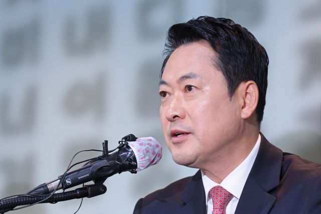 국민의힘 장동혁 대표가 지난 8일 서울 중구 한국프레스센터에서 열린 서울외신기자클럽 초청 외신기자 간담회에서 모두발언하고 있다. 연합뉴스