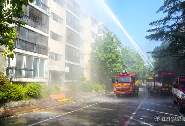 14일 수원특례시 권선구 현대아파트 재개발 단지에서 열린 '2026 재난대응 안전한국훈련'에서