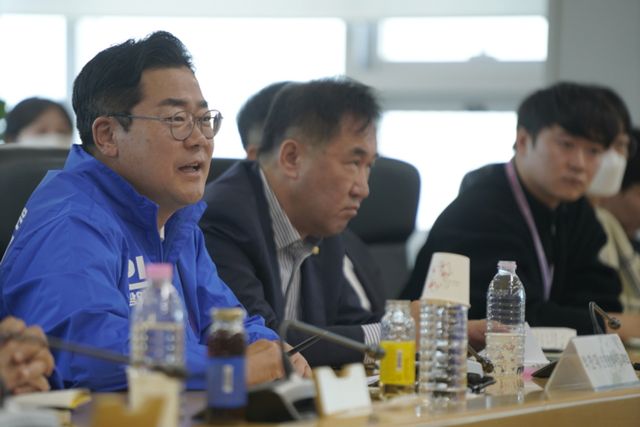14일 더불어민주당 박찬대 예비후보가 국민의힘 유정복 예비후보에 대해 “개발 이익을 돌려준 적 있느냐”고 지적했다.